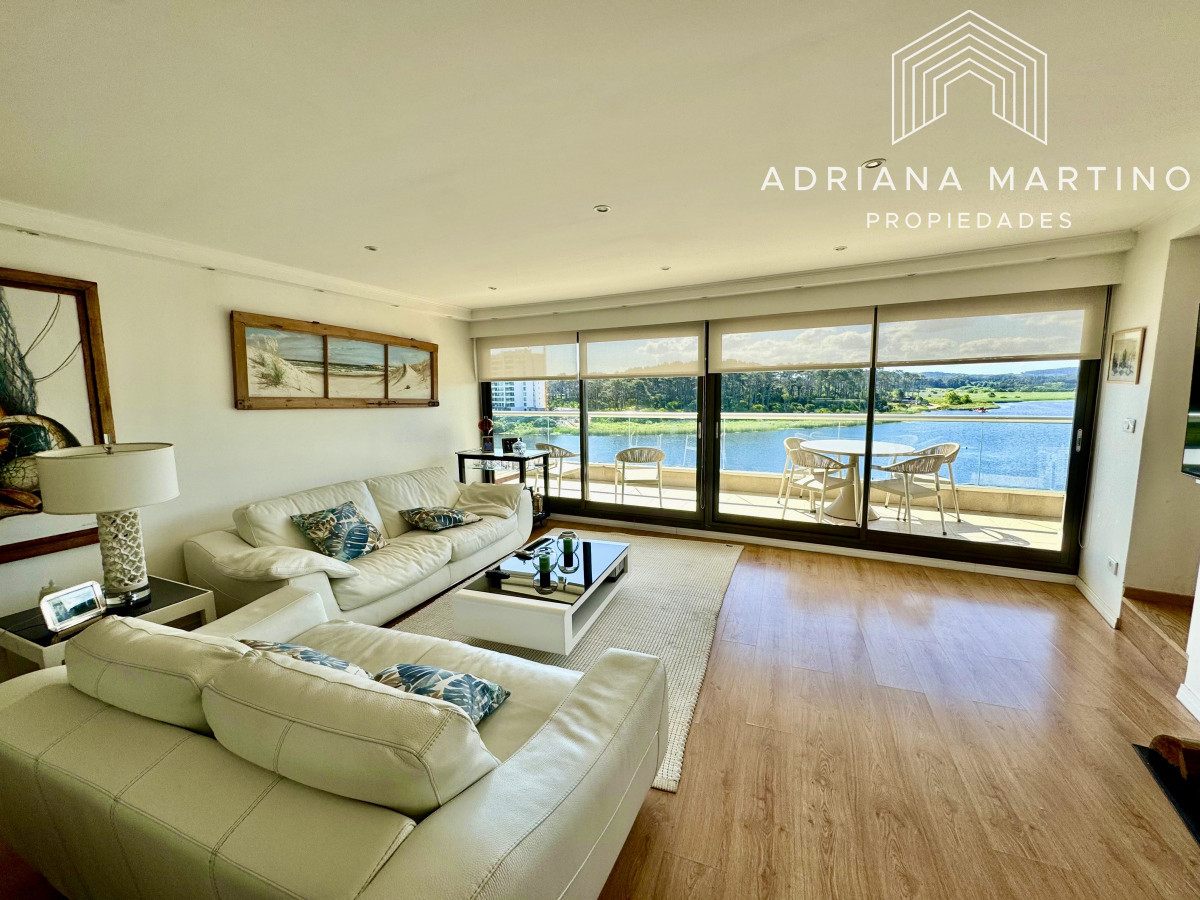 Apartamento ID.67231 - Espectacular Pent House en mansa con vista a la laguna.