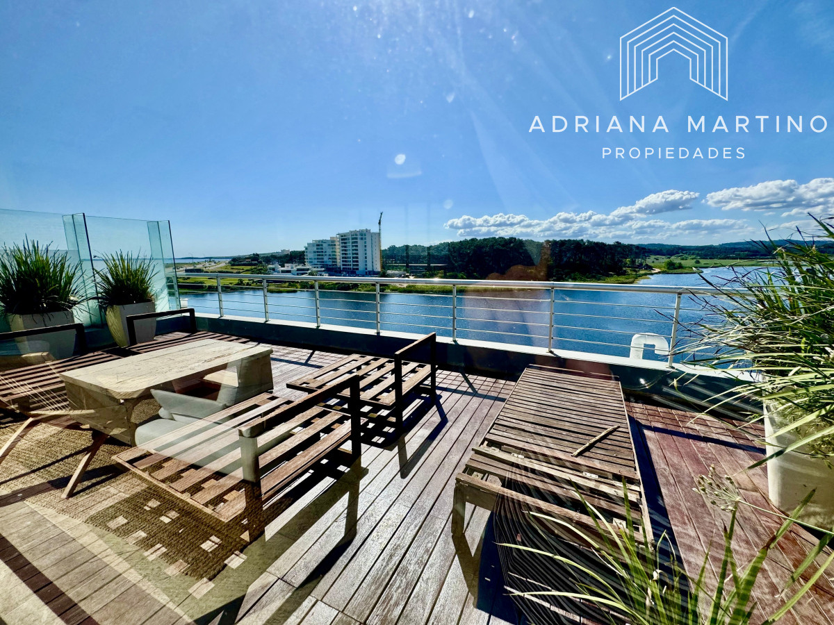 Apartamento ID.67231 - Espectacular Pent House en mansa con vista a la laguna.