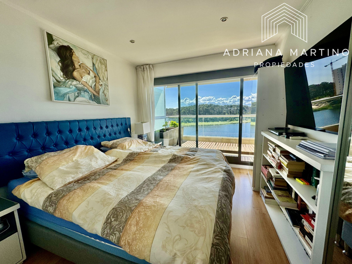 Apartamento ID.67231 - Espectacular Pent House en mansa con vista a la laguna.