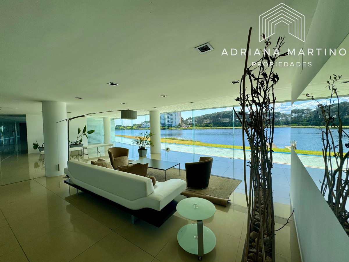 Apartamento ID.67231 - Espectacular Pent House en mansa con vista a la laguna.