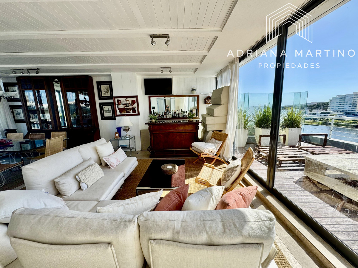 Apartamento ID.67231 - Espectacular Pent House en mansa con vista a la laguna.