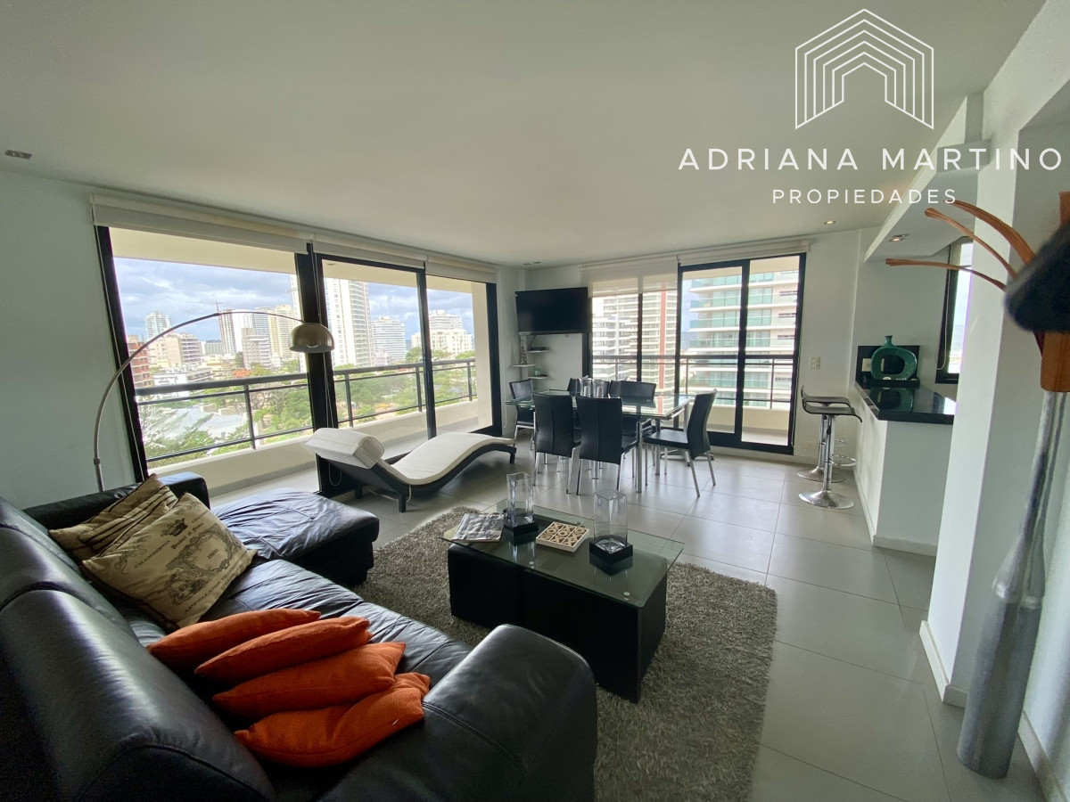 Excelente apartamento con increíbles  vistas a playa brava