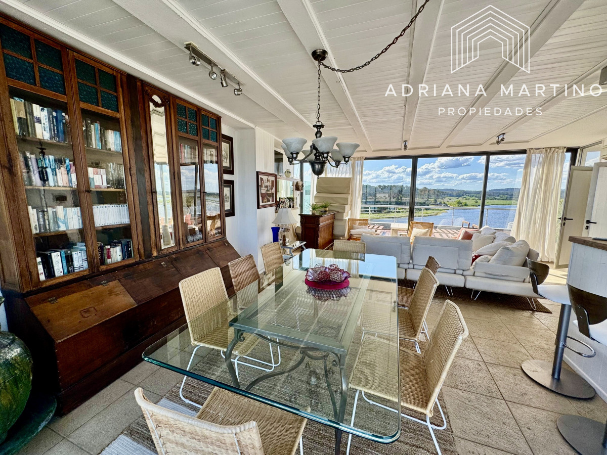 Apartamento ID.67231 - Espectacular Pent House en mansa con vista a la laguna.