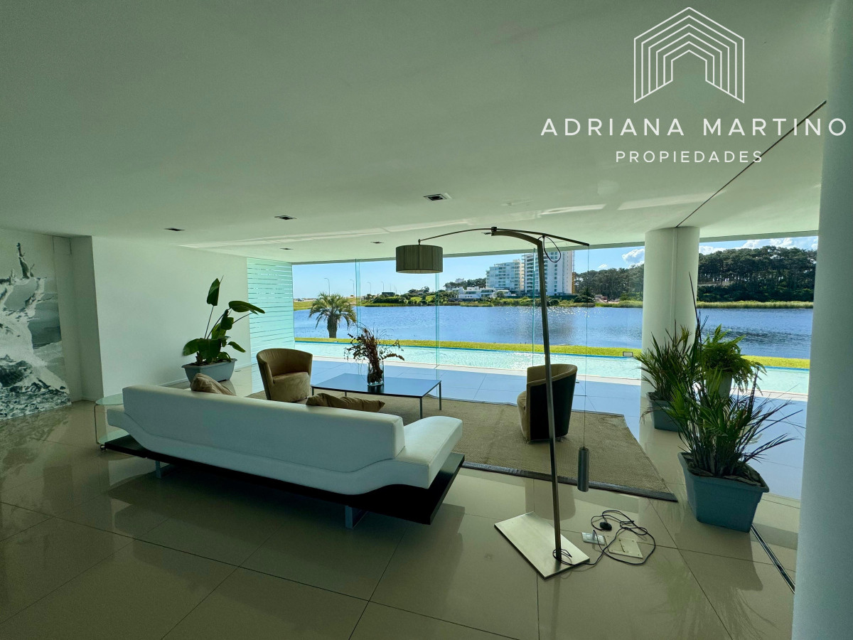 Apartamento ID.67231 - Espectacular Pent House en mansa con vista a la laguna.