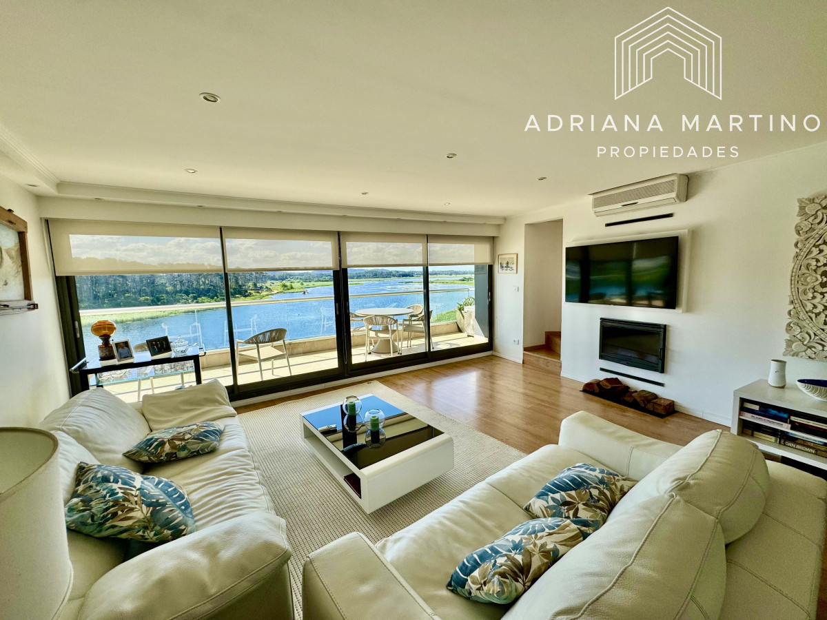 Apartamento ID.67231 - Espectacular Pent House en mansa con vista a la laguna.