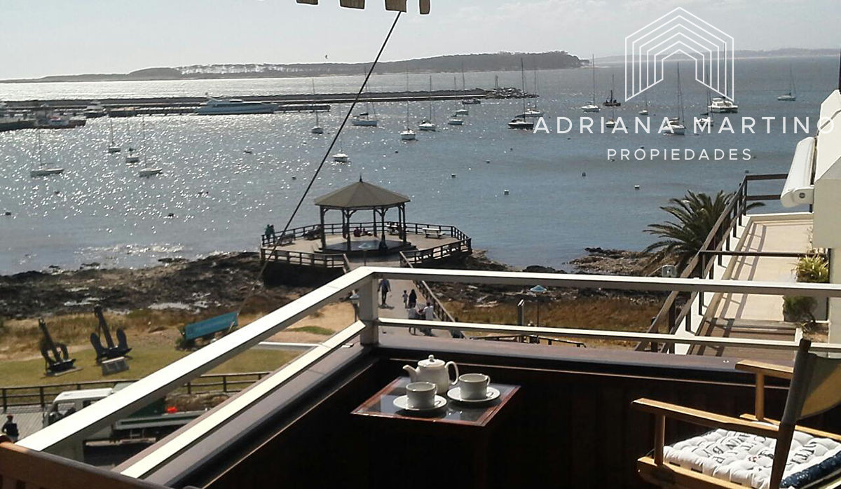 Apartamento en Punta del Este con excepcional vista al puerto.