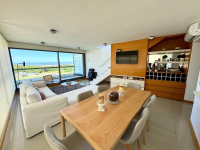 Excelente penthouse duplex en primera línea playa brava 