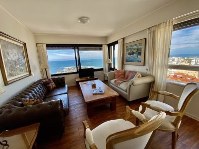 Piso alto en Peninsula con excelente vista al mar
