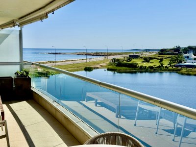 Espectacular Pent House en mansa con vista a la laguna.