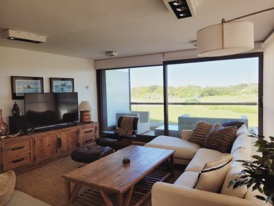 Apartamento de categoría en primera linea a playa brava