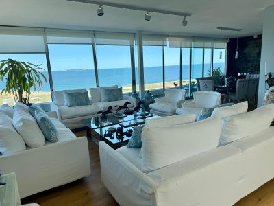 Excelente apartamento duplex en punta ballena 