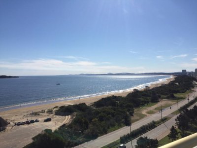 Muy lindo apartamento ubicado frente al mar, la mejor vista de la Mansa