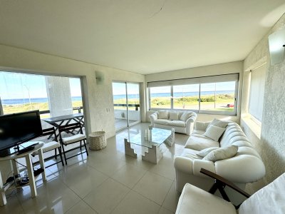 Excelente Apartamento frente al Mar en playa Brava - Punta del Este!