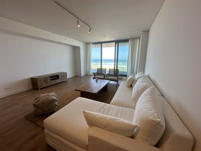 Apartamento de categoría en primera línea brava 