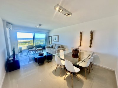 Excelente apartamento en primera línea playa brava 