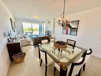 Excelente apartamento en primera línea playa brava 
