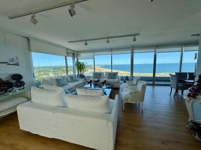 Excelente apartamento duplex en alquiler punta ballena 