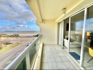 Apartamento en Venta en Playa Mansa  A Pasos del Mar