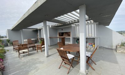 Excelente Pent House con hermosa vista al mar y espectacular terraza con yacuzzi.