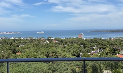 Excelente apartamento con vista al mar