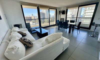 Excelente apartamento a metros de playa brava con vista al mar