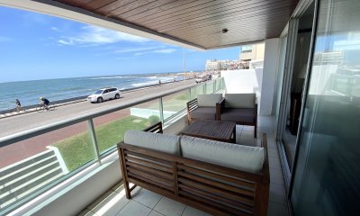 Espectacular apartamento en Peninsula, playa brava, con vista al Mar!!!