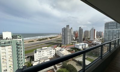 Excelente apartamento en playa brava