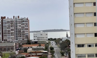 Excelente unidad a pasos del mar