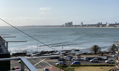 Hermoso apartamento en la Península con vista al mar.