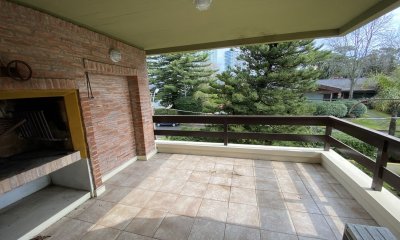 Gran planta en Playa Mansa, a pasos del mar
