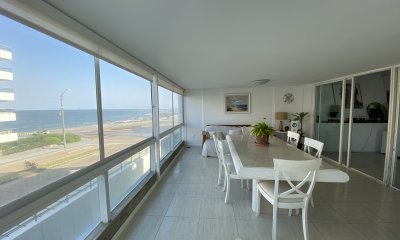 Hermoso y muy luminoso apartamento con vista al mar ubicado en Península.