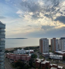 Cómoda unidad en  Playa Mansa