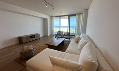 Apartamento de categoría en primera línea brava
