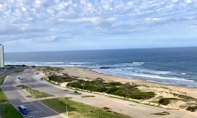 Exelente apartamento de lujo frente al mar en un punto referencial de Punta del Este