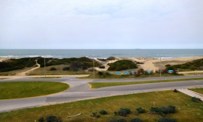 Gran planta en primera linea al mar
