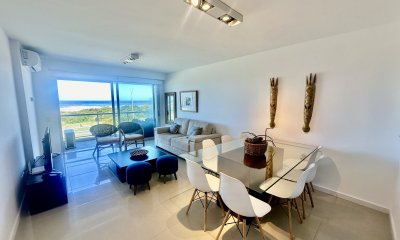 Excelente apartamento en primera línea playa brava