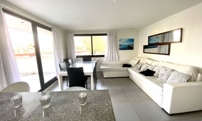 Cómoda planta a metros de Playa Brava