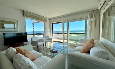 Excelente apartamento en primera línea