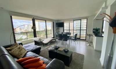 Excelente apartamento con increíbles  vistas a playa brava