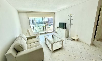 Apartamento en Venta – Punta del Este, Av. Roosevelt