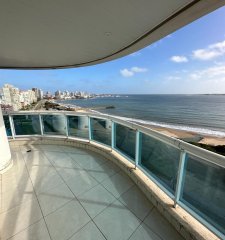 Hermoso y amplio apartamento en playa Mansa, Punta del Este!