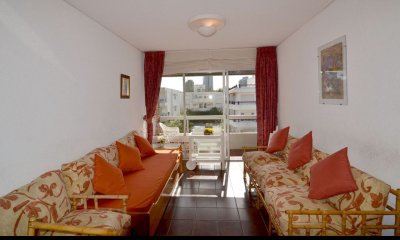 Excelente apartamento ubicado en Aidy Grill, a pasos de todo.