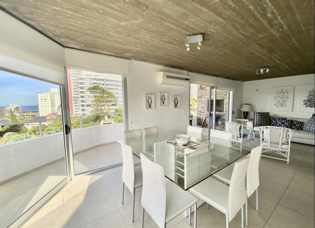 Excelente apartamento en venta a metros de Playa Brava