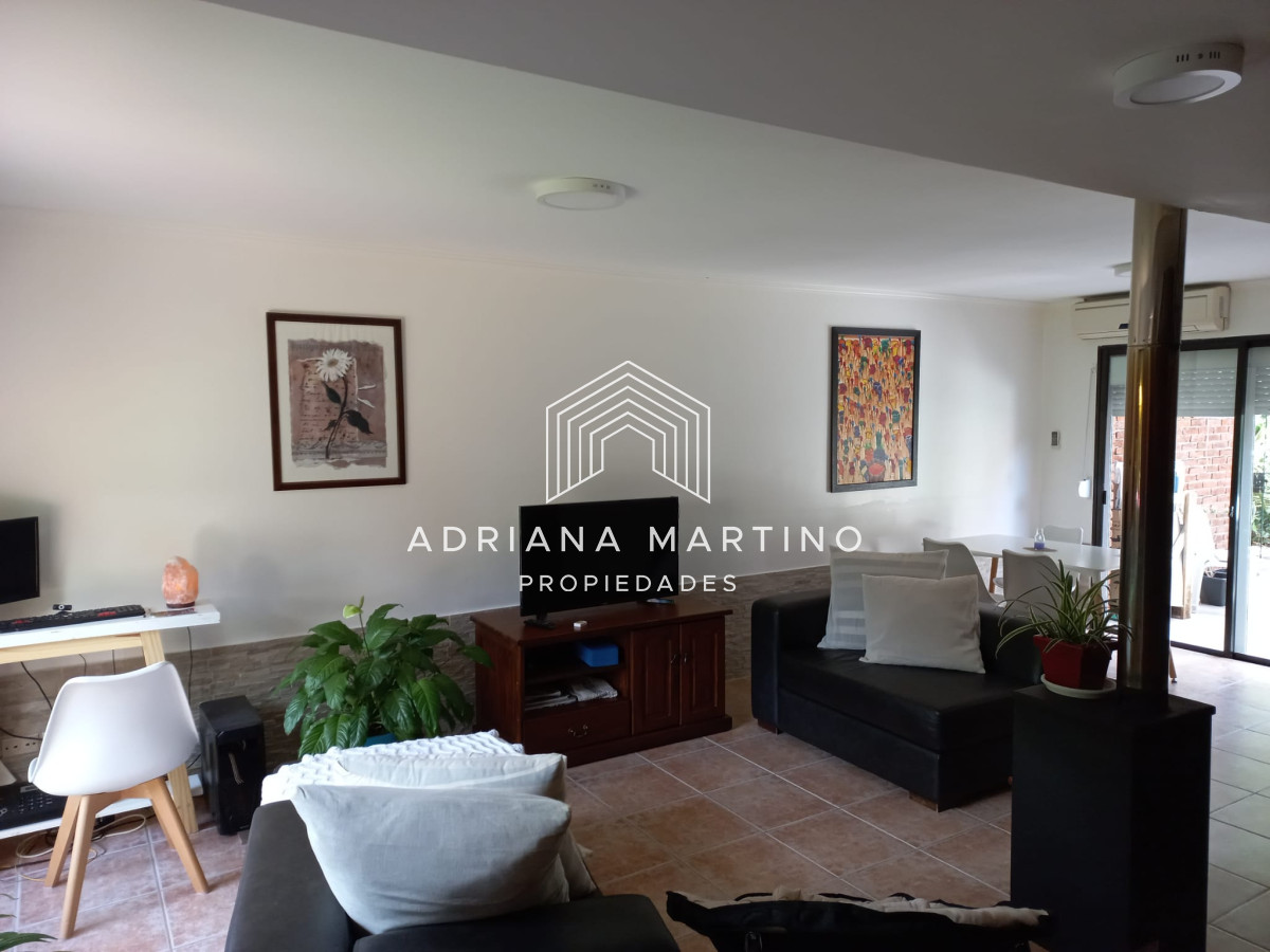 Hermoso tripex con parrillero en zona ideal para vivir todo el año.