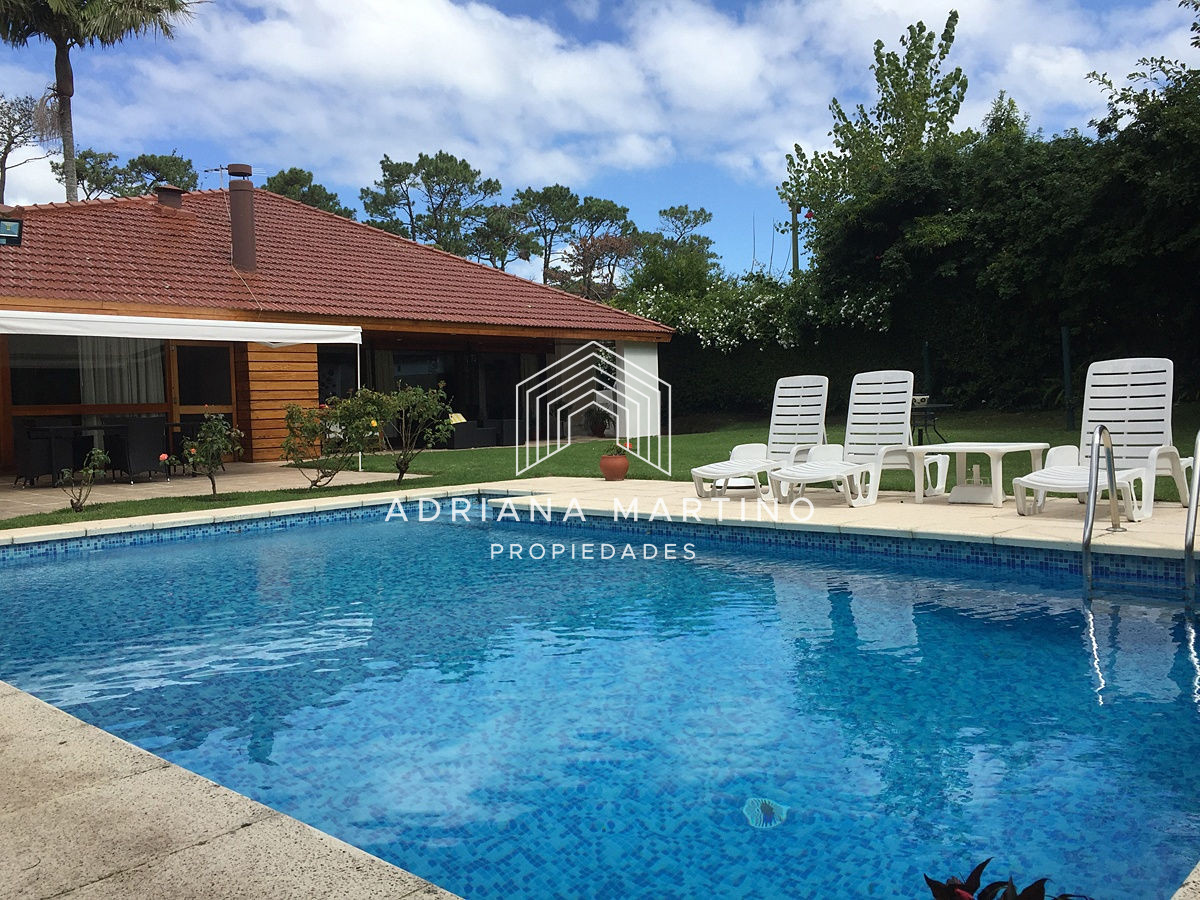 Hermosa residencia paradas de Playa Mansa 