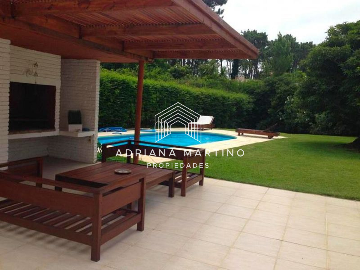 Excelente chalet a 300 mts del mar