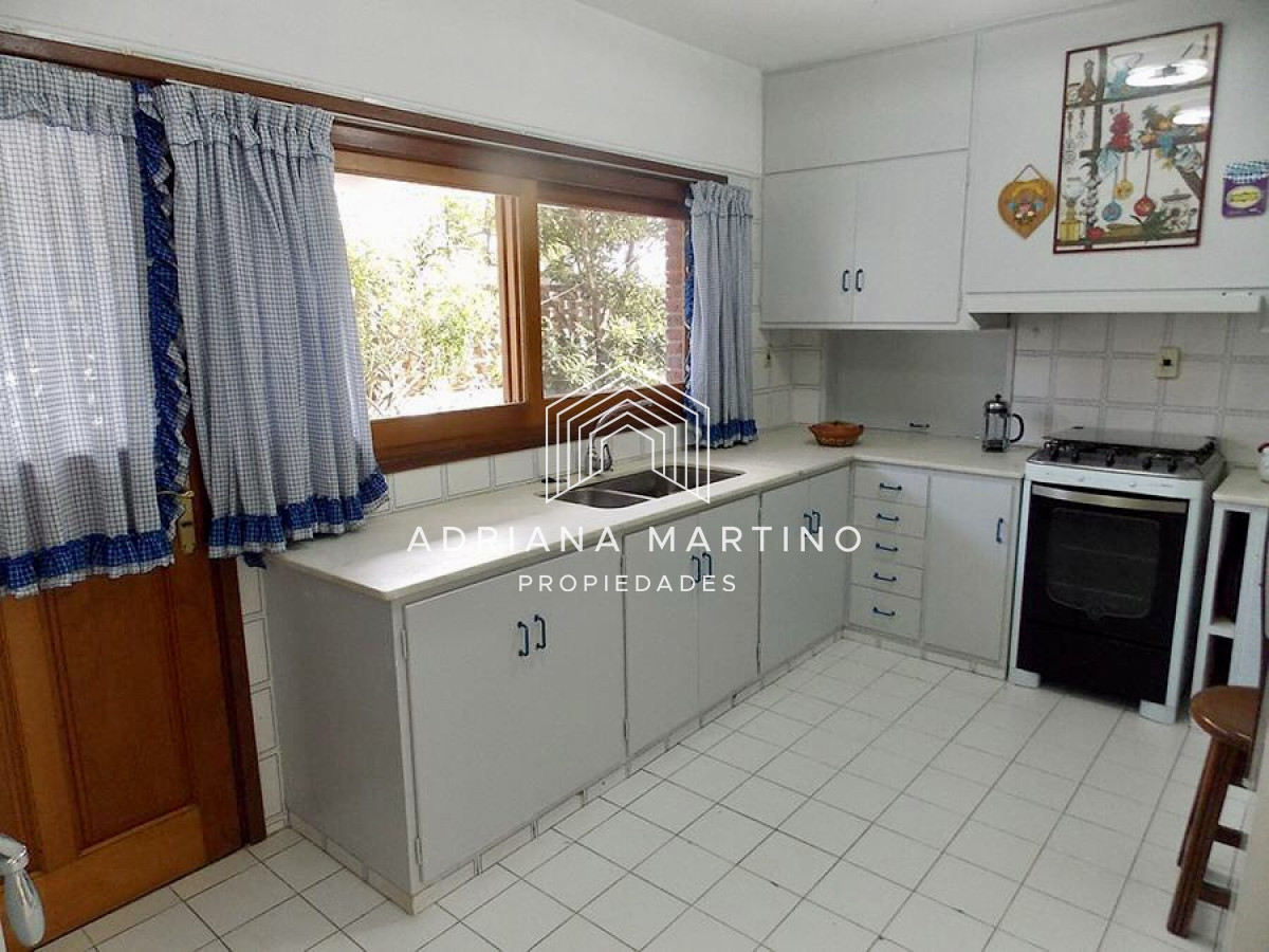 Casa ID.70628 - Hermoso Chalet a metros Del Mar sobre playa Mansa 