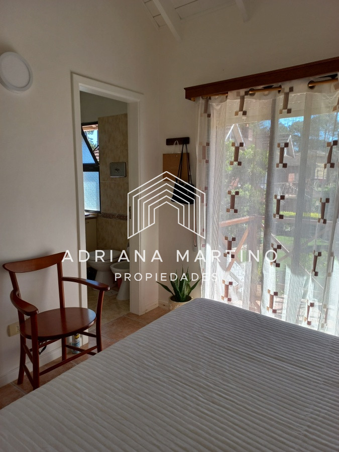 Casa ID.70017 - Hermoso tripex con parrillero en zona ideal para vivir todo el año.