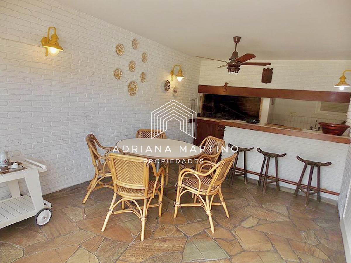 Casa ID.70628 - Hermoso Chalet a metros Del Mar sobre playa Mansa 