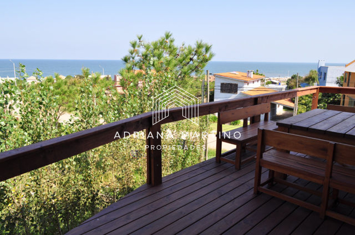 Hermosa casa ubicada en Punta Piedra, vista espectacular!